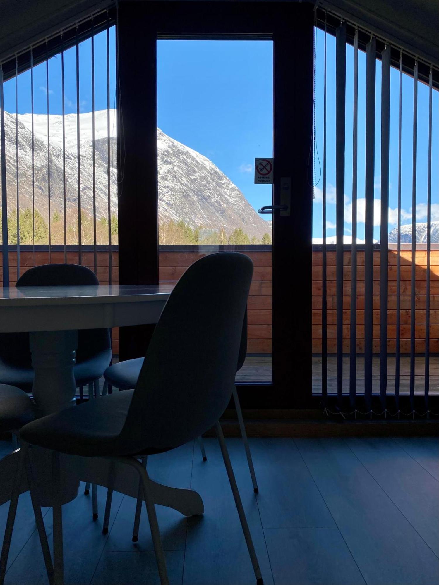 Trollstigen Camping And Gjestegard Andalsnes Exterior photo