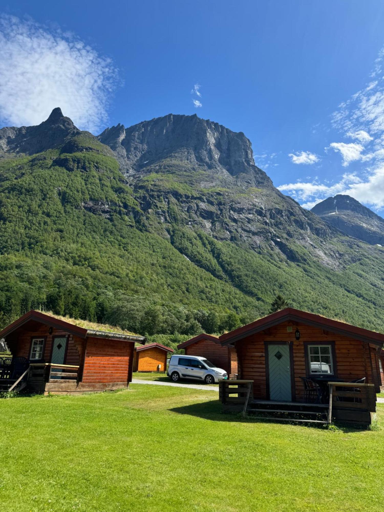 Trollstigen Camping And Gjestegard Andalsnes Exterior photo