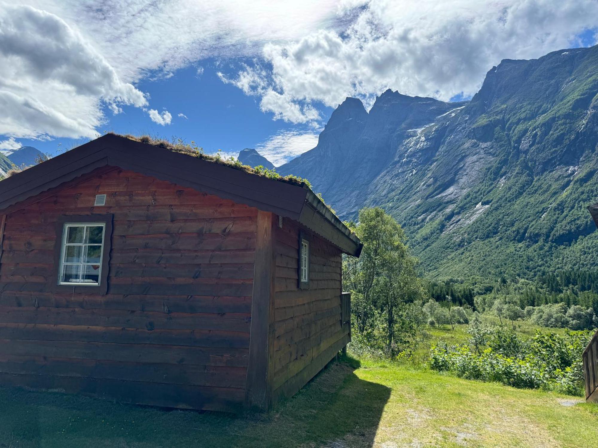 Trollstigen Camping And Gjestegard Andalsnes Room photo