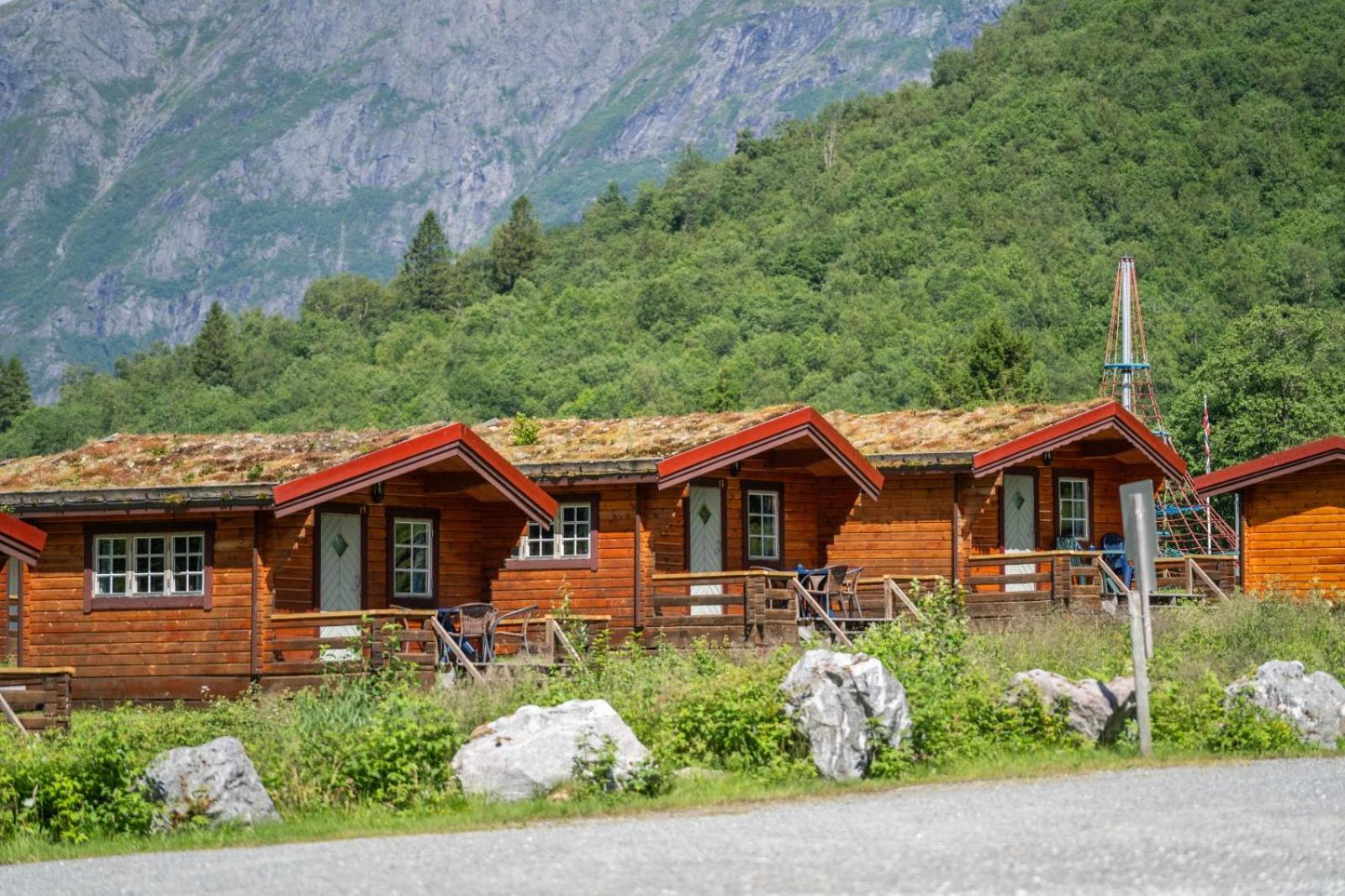 Trollstigen Camping And Gjestegard Andalsnes Exterior photo