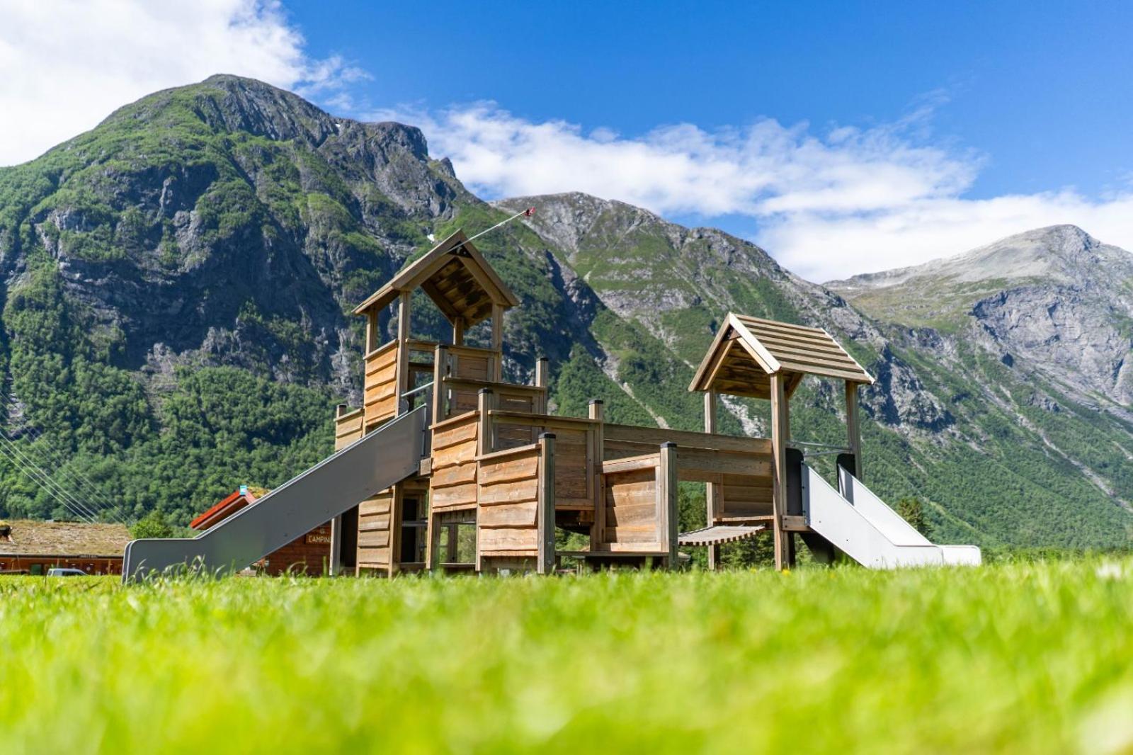 Trollstigen Camping And Gjestegard Andalsnes Exterior photo